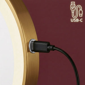 Detaliu al oglinzii Aster în auriu vechi: detaliu USB-C