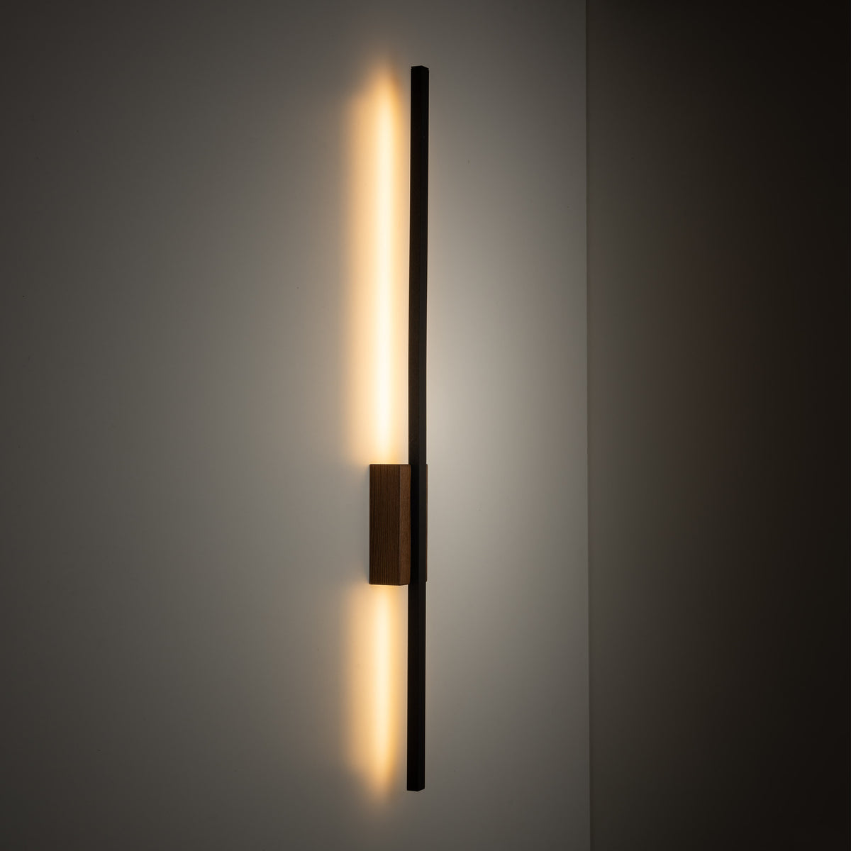 Aplică Flash, lemn nuc, M, 55 × 60 × 790 mm
