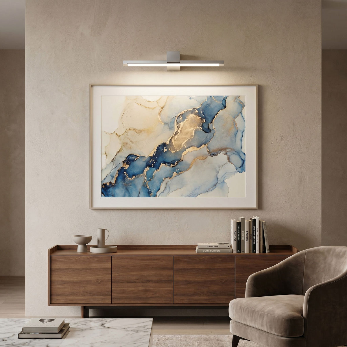 Aplica Tetra în crom deasupra unei picturi abstracte