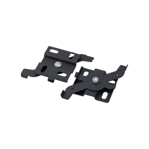 Două cleme metalice negre ale kitului de montaj Luxe Pro