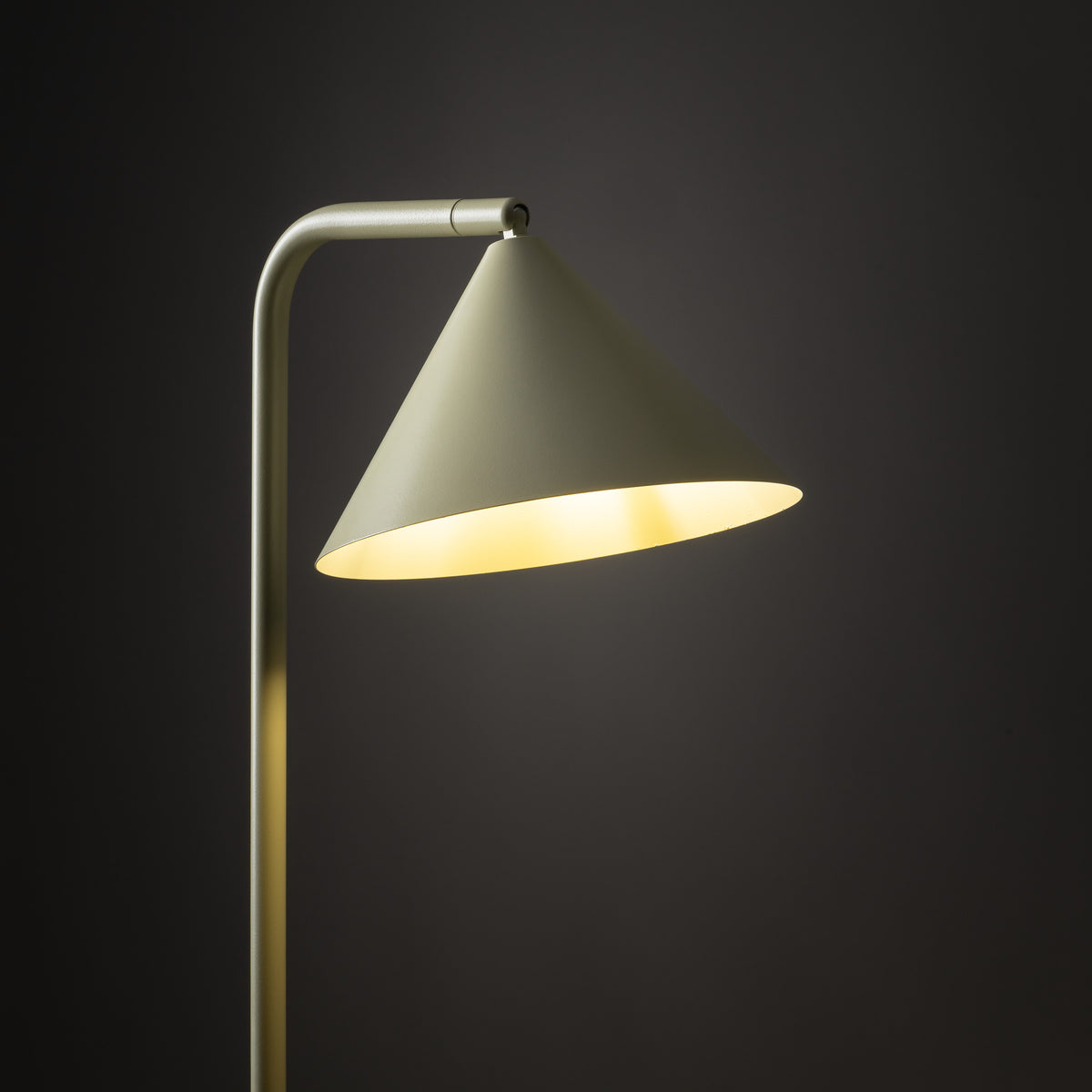 Lampă de podea Cono cu soclu E14 din metal, fistic