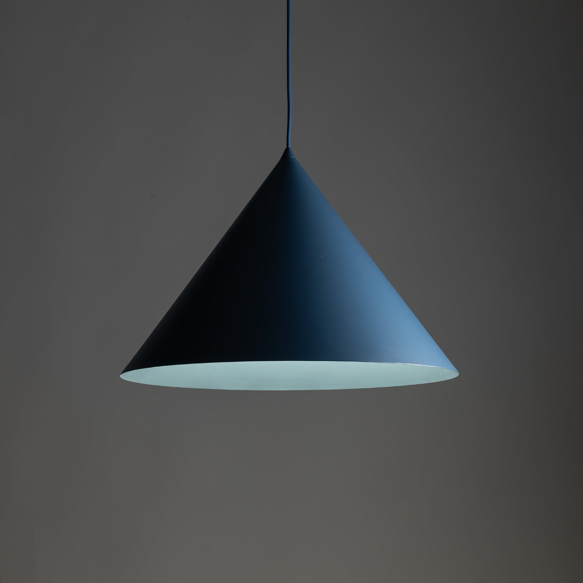 Lustră Cono din metal, bleumarin, mărimea XL