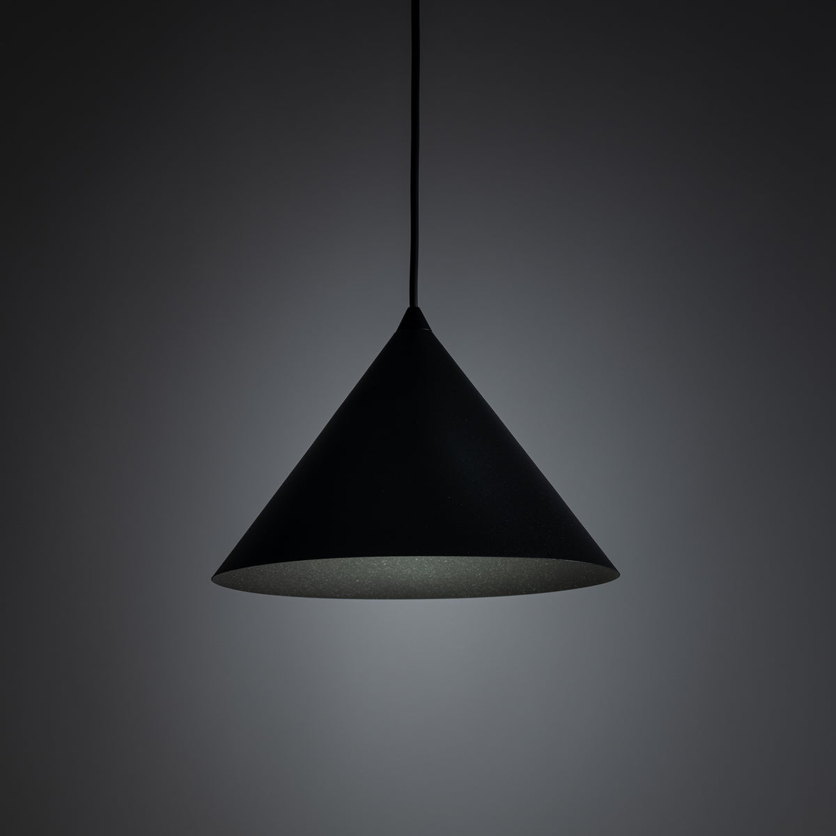 Lustră Cono din metal, negru, mărimea M