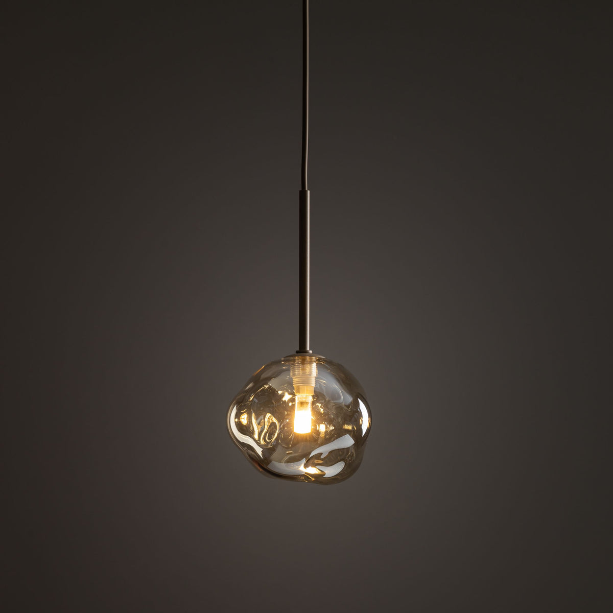 Lustră Lava cu 1 bec, salvie, 150 × 150 × 1500 mm