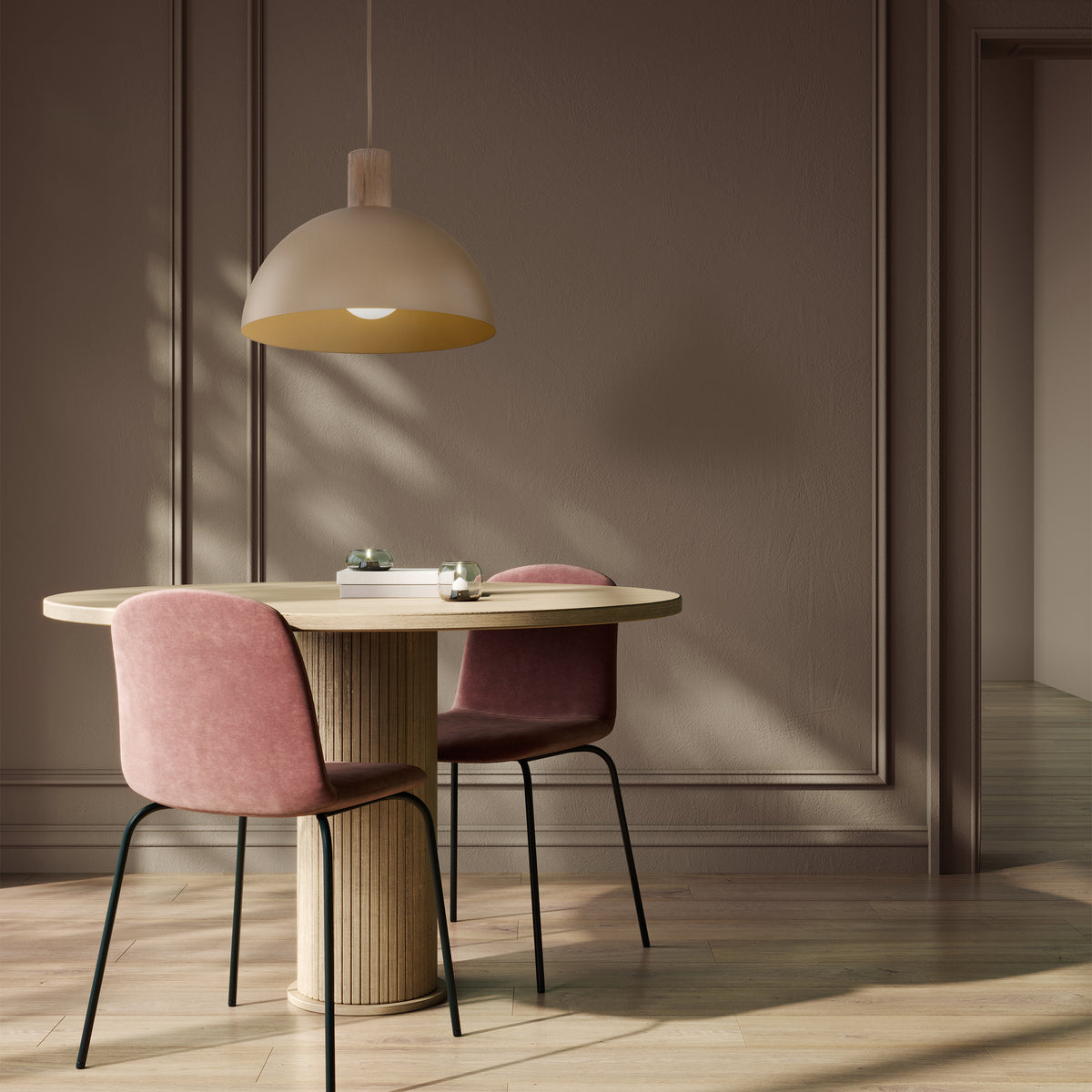 Oslo nisip aprinsă deasupra unei mese rotunde de dining