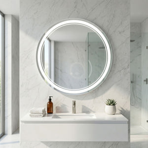 Oglinda Albia într-o baie de marmură cu fereastră, mobilier, duș