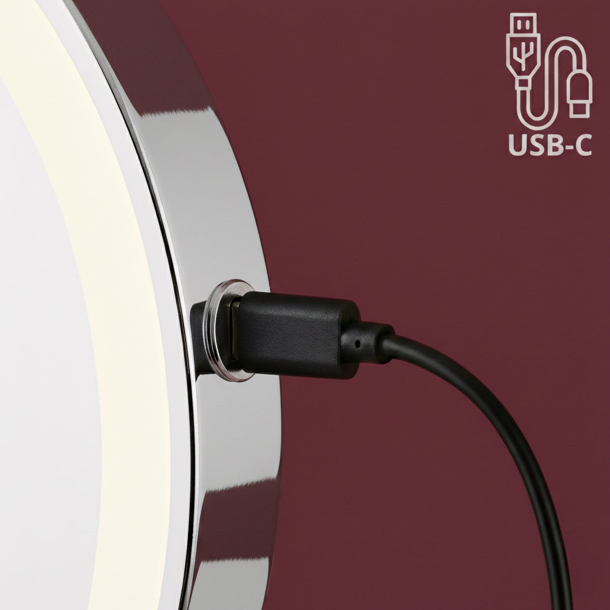 Detaliu al oglinzii Aster în crom: detaliu USB-C