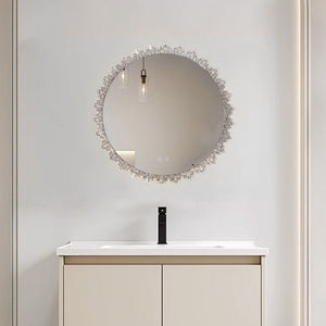 Oglinda Cristalia: rotundă cu prisme deasupra unui lavoar pe mobilier, cu diametrul de 80 cm