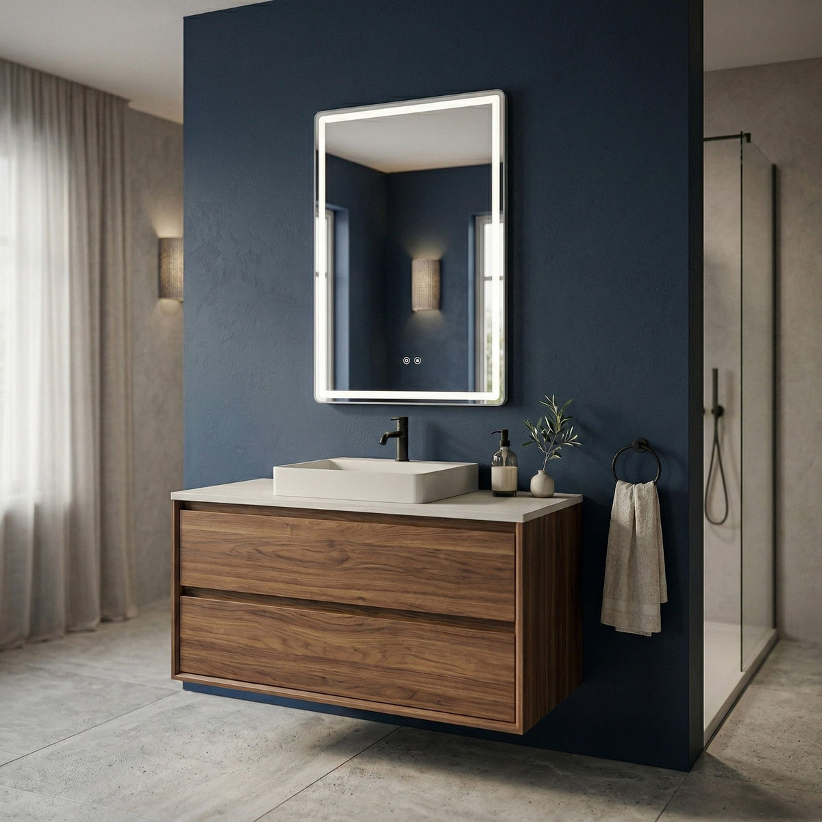 Oglinda Riviera într-o baie, mobilier de nuc suspendat, duș, cu lățimea de 60 cm